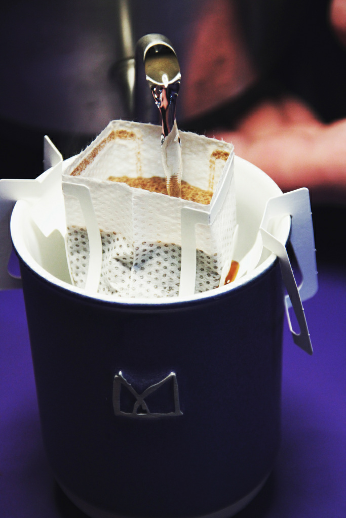 Дрип-кофе в чашке